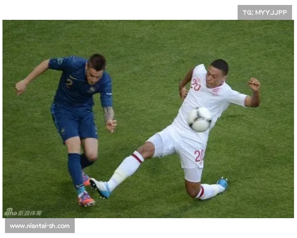 张伯伦踢球位置演变及影响其场上作用的多重因素分析